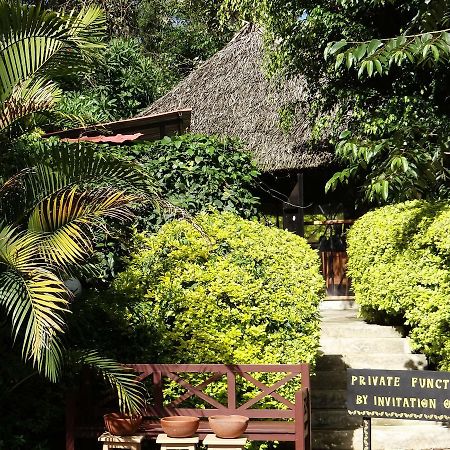 Ikweta Country Inn Maua Kaathene Exteriér fotografie